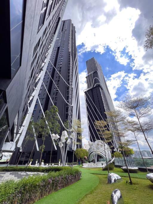 Modern Suites At Arte Mont Kiara By Iconique Kuala Lumpur Luaran gambar