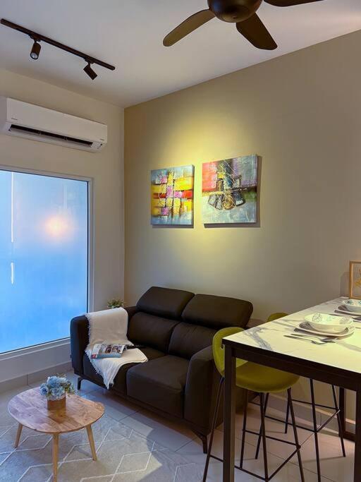 Modern Suites At Arte Mont Kiara By Iconique Kuala Lumpur Luaran gambar