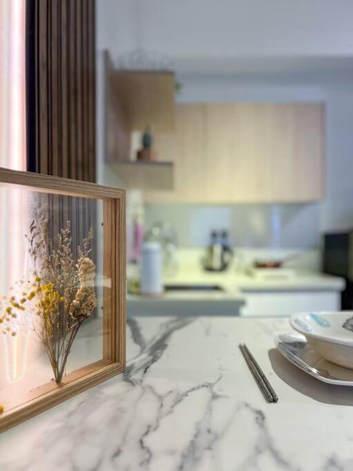 Modern Suites At Arte Mont Kiara By Iconique Kuala Lumpur Luaran gambar