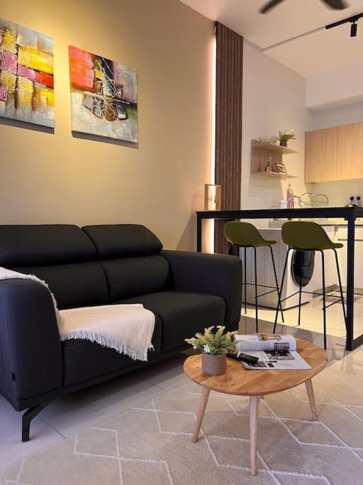 Modern Suites At Arte Mont Kiara By Iconique Kuala Lumpur Luaran gambar