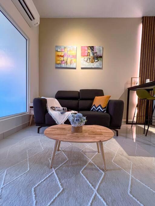Modern Suites At Arte Mont Kiara By Iconique Kuala Lumpur Luaran gambar